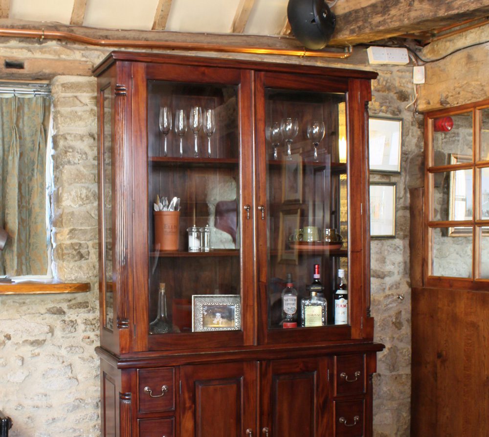 La Roque Dresser tops (Hutch)