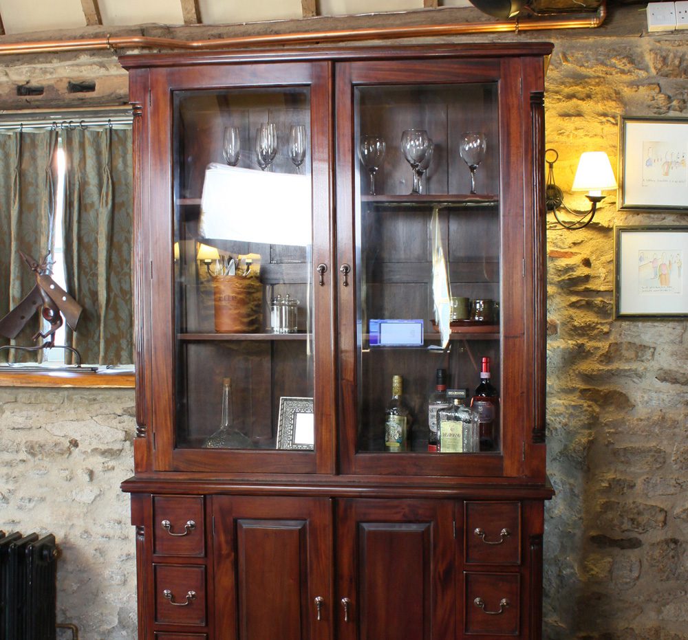 La Roque Dresser tops (Hutch)